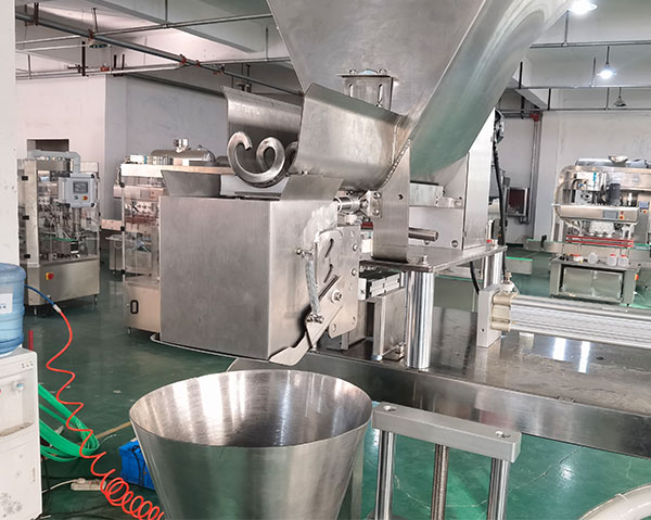 小型食品醬料灌裝生產(chǎn)線需要什么機器設(shè)備組成(圖2)