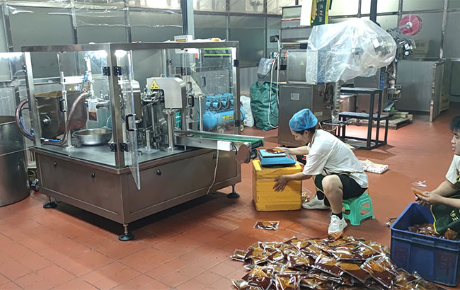 醬料包裝生產(chǎn)線-自動(dòng)醬料包裝機(jī)的性能特點(diǎn) 操作直觀(圖1)