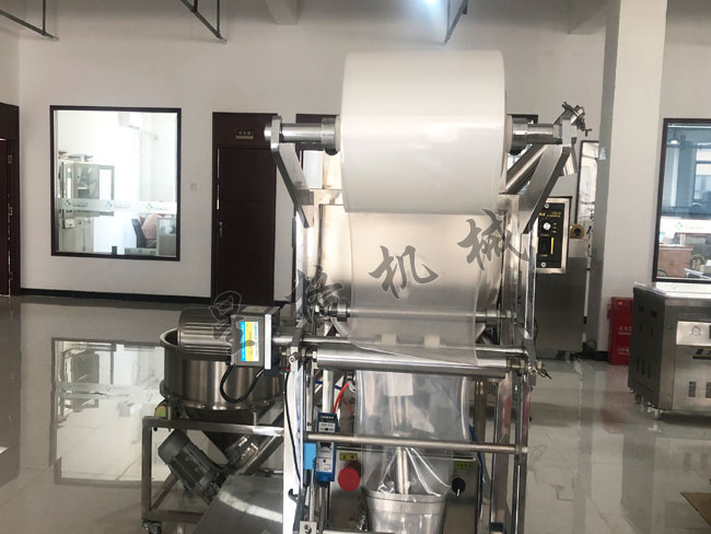 吃螃蟹的季節(jié)，怎么能少了全自動(dòng)蟹黃醬包裝機(jī)(圖3)